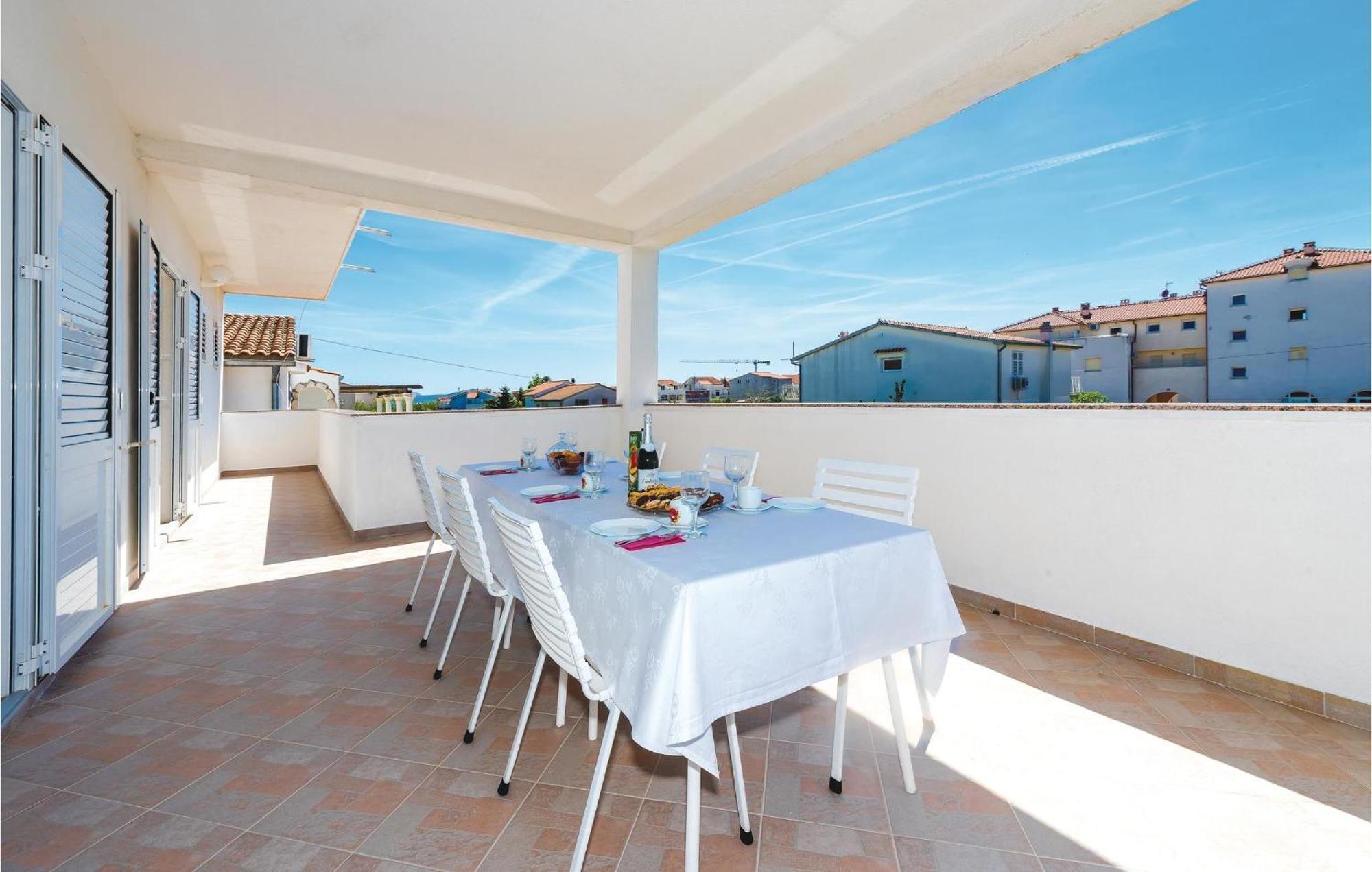 4 Bedroom Cozy Apartment In Vodice Esterno foto