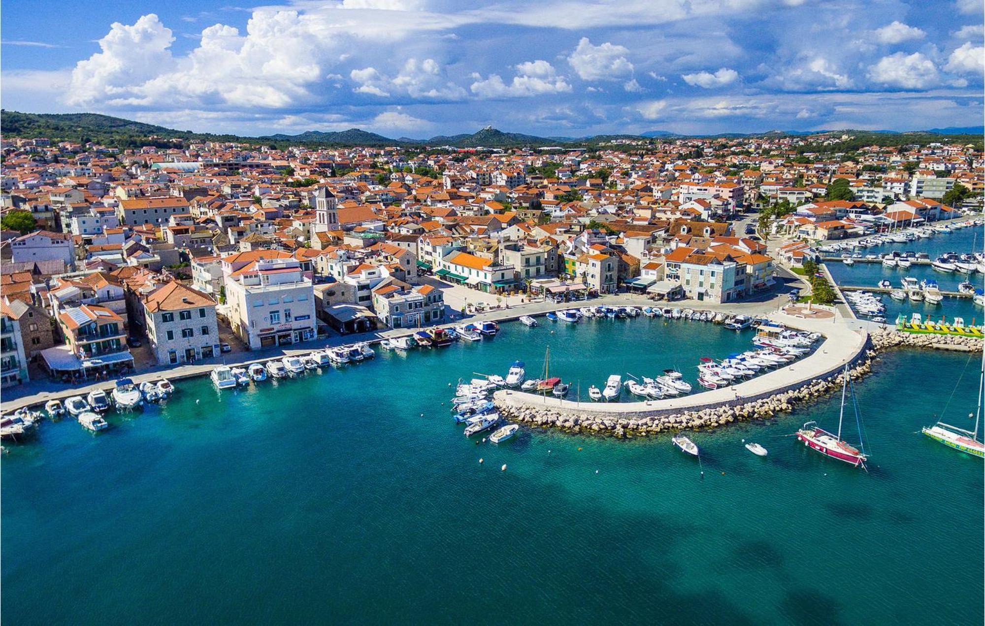 4 Bedroom Cozy Apartment In Vodice Esterno foto